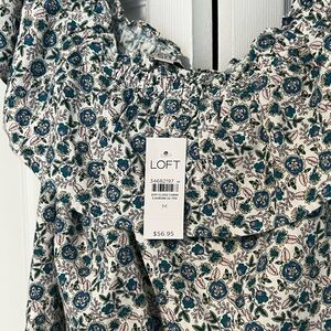 Lift ruffled collar top.